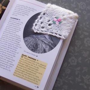 Knitting Patterng Corner Bookmark 2..